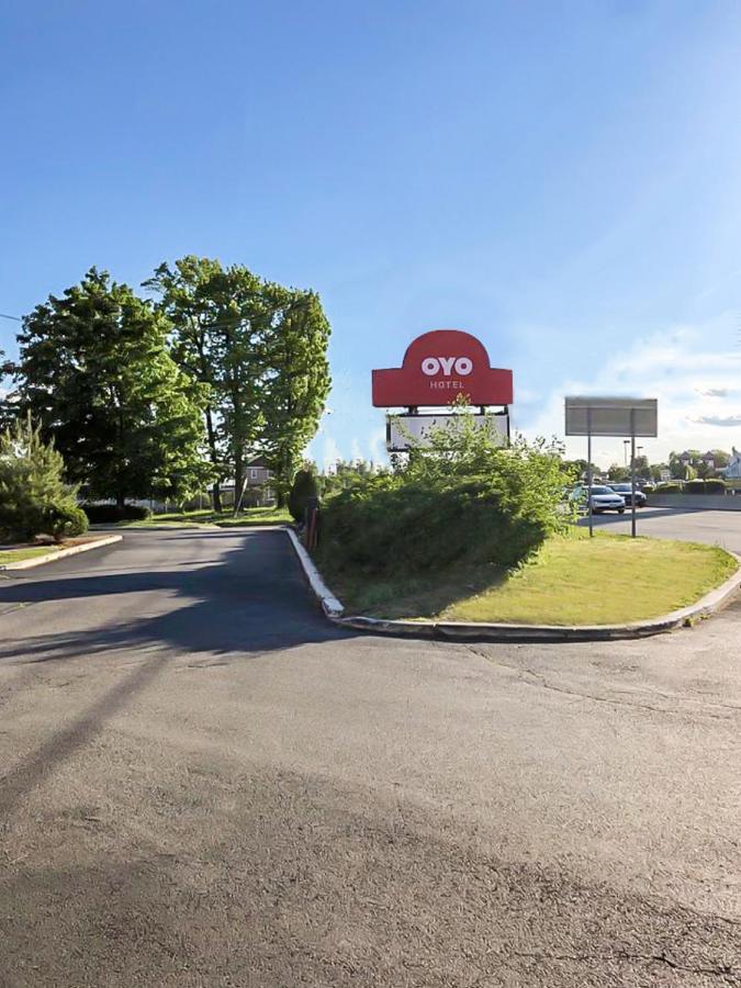 Oyo Hotel Edison Nj Route 1 Exterior photo