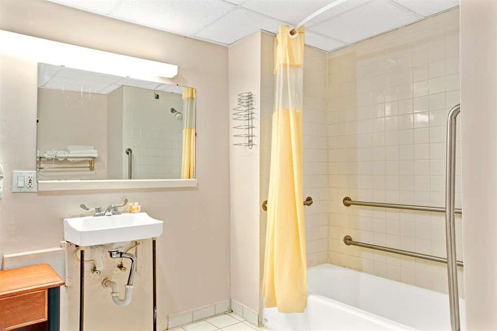 Oyo Hotel Edison Nj Route 1 Exterior photo