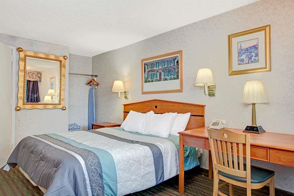 Oyo Hotel Edison Nj Route 1 Exterior photo